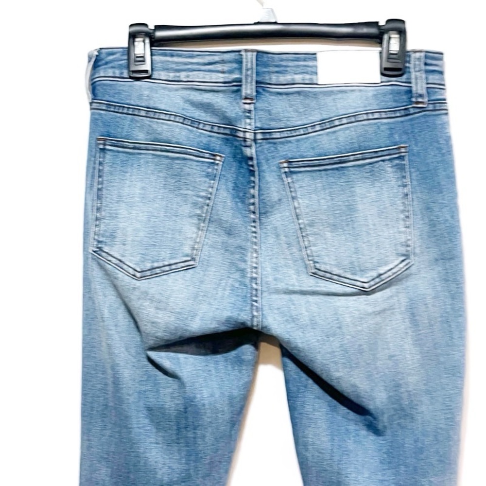 PISTOLA AUDREY MID-RISE SKINNY CROP DISTRESSED RAW HEM DESTROYED KNEE.
CASUAL - Picture 7 of 10